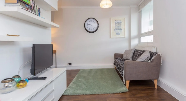 Light and Spacious 3 Bed Next to Victoria Park, Забронировать Отель Отели Англии 3 звезды, 3*