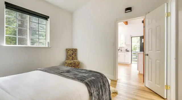 Lake Arrowhead Hideaway w/ Deck & Hot Tub, Забронировать Апартаменты/квартира Апартаменты Лейк-Эрроухэд, Апартаменты/квартира