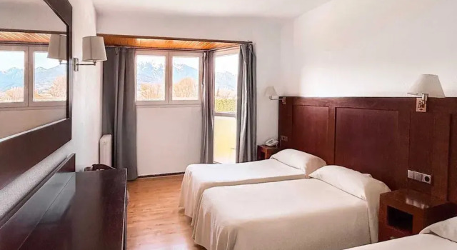 Трёхместный номер Standard с балконом Puigcerda Park Hotel