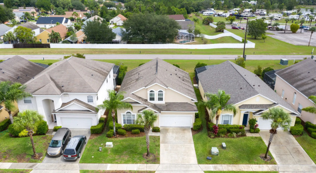 Tropical and Peaceful This 5 bed With Pool Spa