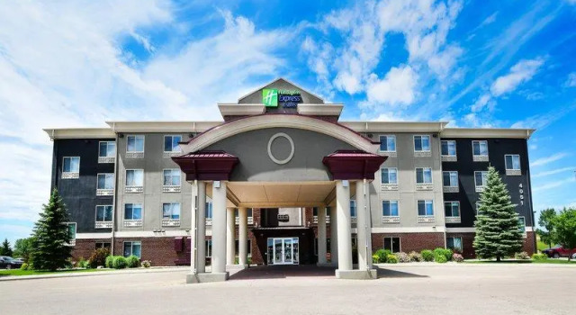 Четырёхместный люкс Executive Holiday Inn Express Hotel & Suites Grand Forks by IHG