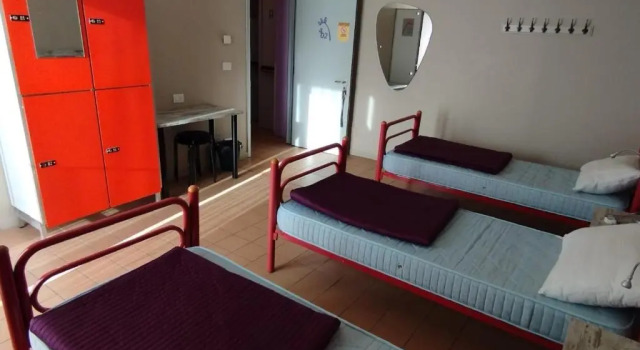 (camerata femminile) letto in camerata Ostello Torino