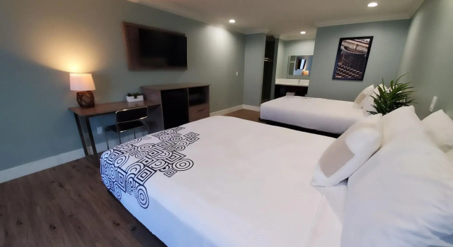 Crestridge Inn