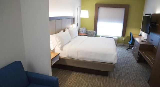 Номер Standard Holiday Inn Express & Suites Alexandria by IHG