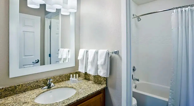 Четырёхместный люкс с 2 комнатами TownePlace Suites Detroit Dearborn