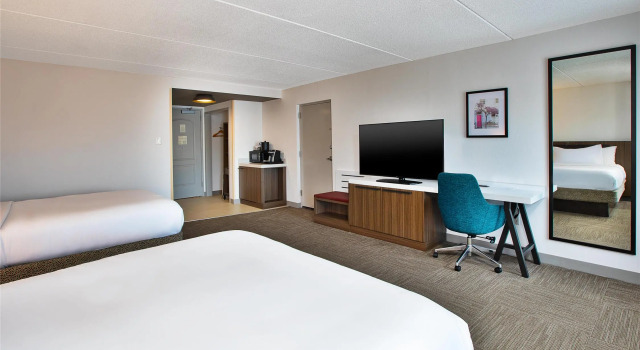 Четырёхместный номер Standard Hilton Garden Inn Chesapeake Greenbrier