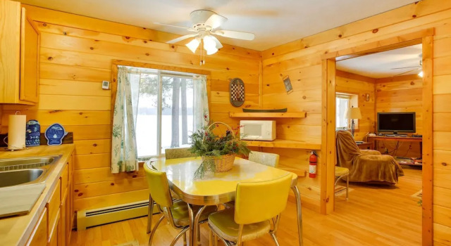 Коттедж Cozy Interlochen Cabin w/ Dock: 1 Mi to Green Lake