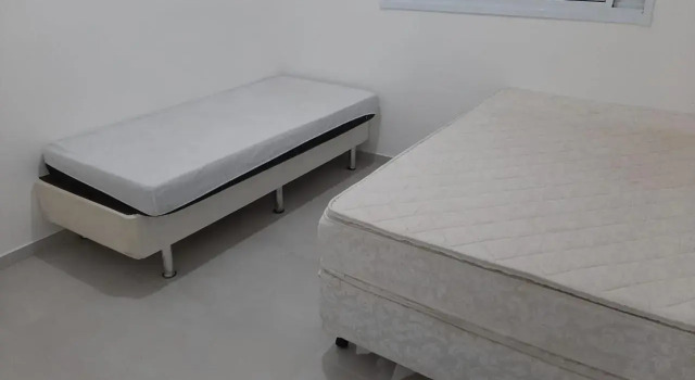 Apto 2 dorm, a 250m praia do Indaia, aceitamos PET