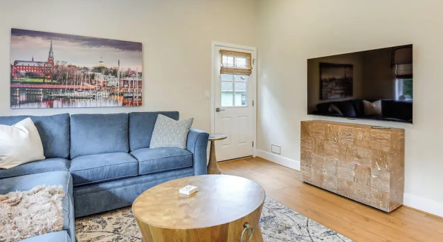 1 Block to Usna Stadium: Modern Annapolis Home!, Rezerwuj Dom wakacyjny Annapolis Maryland