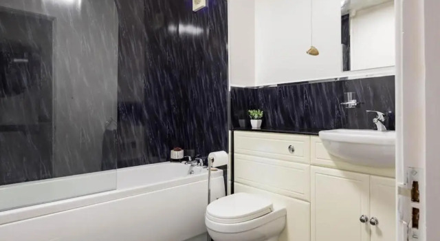 Апартаменты Stylish apartment with balcony, minutes from beach