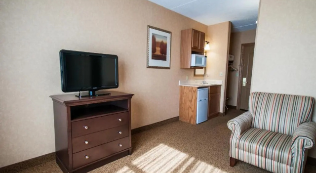 Люкс Comfort Inn & Suites Cuyahoga Falls - Akron