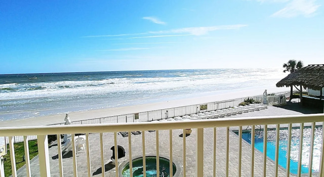 Четырёхместный номер Standard oceanfront Emerald Shores Hotel - Daytona Beach