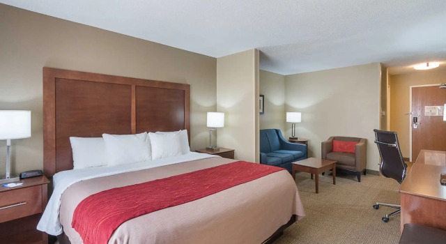 Люкс Comfort Inn Barboursville near Huntington Mall area