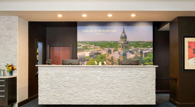 La Quinta by Wyndham Denton - University Drive, Забронировать Отель Дентон Dallas - Fort Worth Metropolitan Area