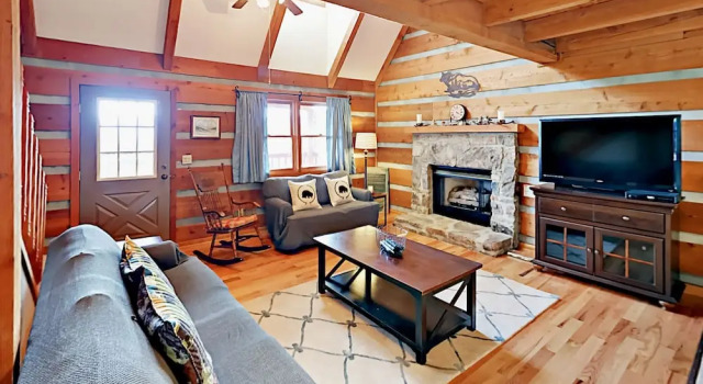 1065 E Foothills Dr Cabin 3 Bedrooms 3 Bathrooms Cabin