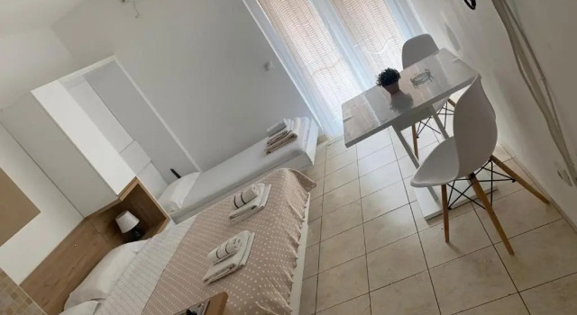 Студия с балконом Apartments Beba Zalad