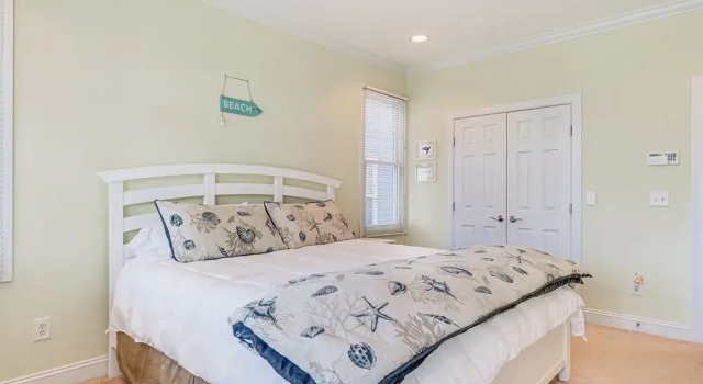 Коттедж Breezy Kure Beach Home - Walk to Pier & Ocean!