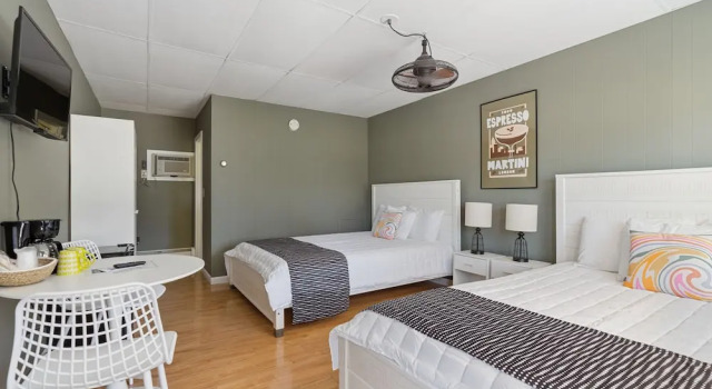 The Beaches Guest Rooms and Cottages, Varaa Matkakoti Hotellit New England uima-altaalla, Uima-allas