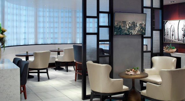 Четырёхместный клубный номер Standard New Orleans Marriott Metairie At Lakeway