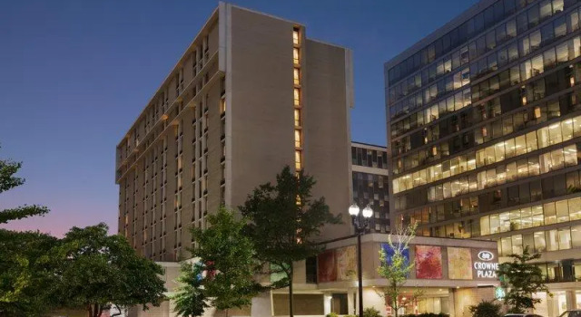 Кровать в общем номере Crowne Plaza Crystal City-Washington, D.C. by IHG