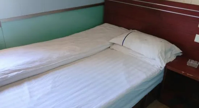 Номер Economy Shanghai Yuezhong Hotel