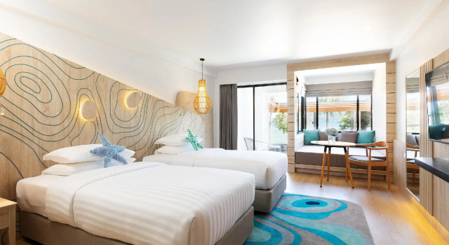 Номер Deluxe с балконом и с видом на море LIV Hotel Phuket Patong Beachfront