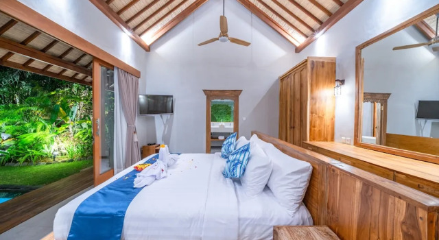 Семейная вилла с 4 комнатами с видом на бассейн Villa Litera Canggu Bali