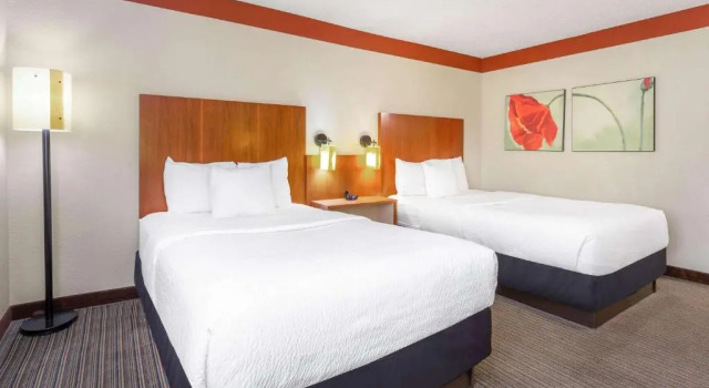 Четырёхместный номер Standard La Quinta by Wyndham Chicago Tinley Park