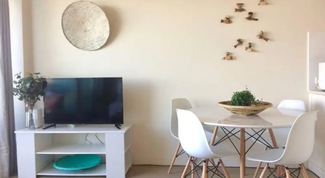 1 Bedroom Surfer’s View with Parking in Manly, Забронировать Отель Отели Сиднея с парковкой, рядом с Пляж Фейри-Боуэр, Парковка