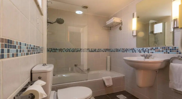 Трёхместный номер Standard The Old Village Hotel & Resort