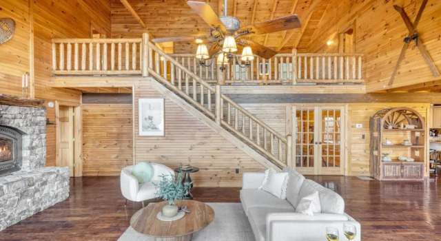 Mountain View Lodge by AvantStay, Забронировать Дом для отпуска Отели Ашвилл с парковкой, Парковка