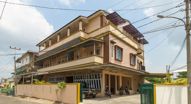RedDoorz Syariah near Simpang Sekip Palembang, Book Pension Hoteller i Palembang med parkering, Parkering