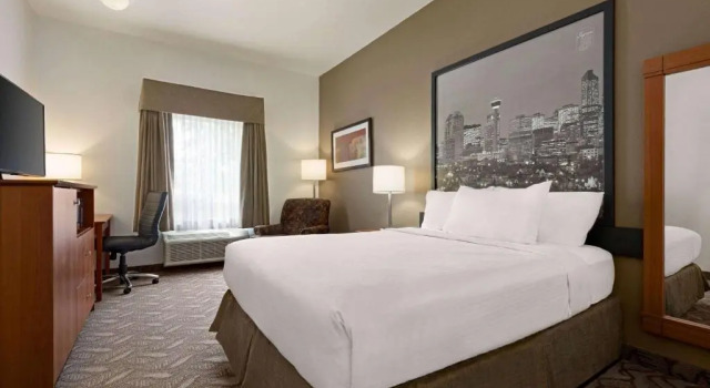 Двухместный номер Business Super 8 by Wyndham Calgary Shawnessy Area