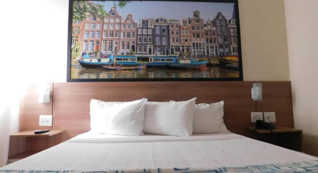 Полулюкс Hotel Amsterdam Montes Claros