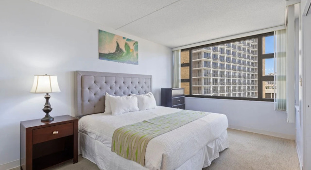 Deluxe Ocean and City View Waikiki Banyan Condo, Free Parking & Wi-Fi