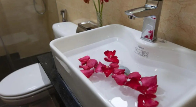 Трёхместный номер Standard с балконом Hanoi Elpis Hotel
