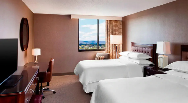 Четырёхместный номер Deluxe Sheraton Harrisburg Hershey Hotel