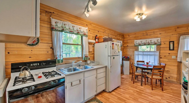 Коттедж Cozy Colorado Cabin w/ Deck, Grill & River Access!