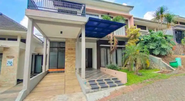 3 Bedroom at Villa Kusuma Pinus M3 by N2K, Rezervovat Vila Hotely v Batu s parkováním, poblíž Agro tourism Kusuma, Parkování