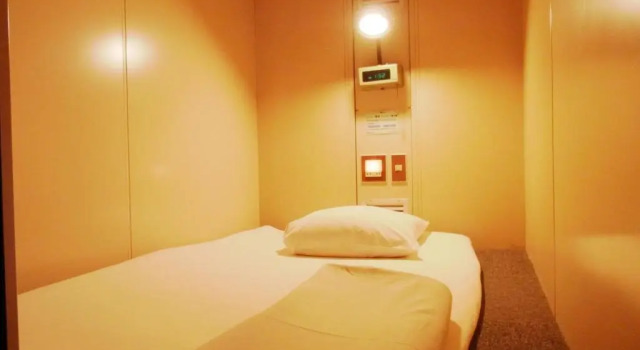 Мужская капсула Capsule Hotel Block Room
