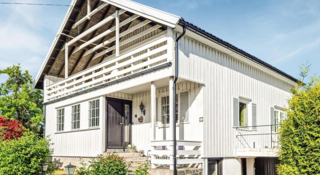 Awesome Home in Grimstad With Wifi and 4 Bedrooms, Забронировать Отель Отели Гримстад с парковкой, рядом с The Ibsen House, Парковка
