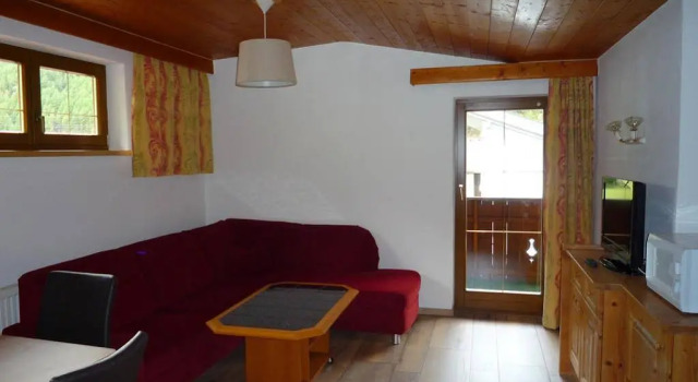 Apart Enzian, Rezerwuj Hotel Hotele w Tyrol z parkingiem, Parking