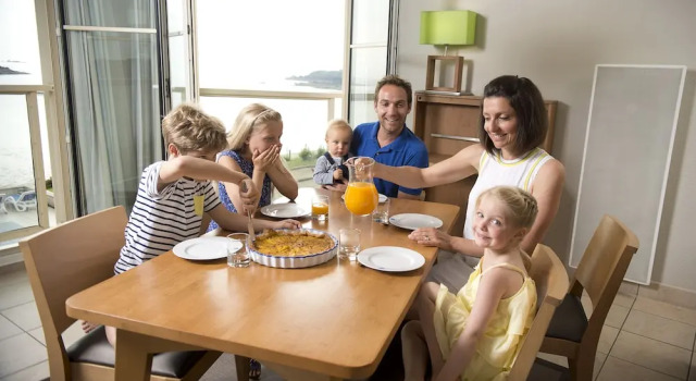 Кровать в общем номере с 2 комнатами Residence Reine Marine