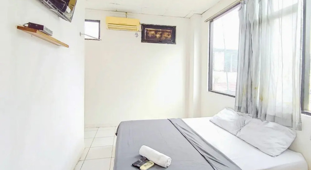 Rabel Guest House RedPartner, Book Guesthouse Hotels in Jakarta Province with Parking, Parking