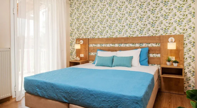 Коттедж с 3 комнатами с балконом Diogenis House