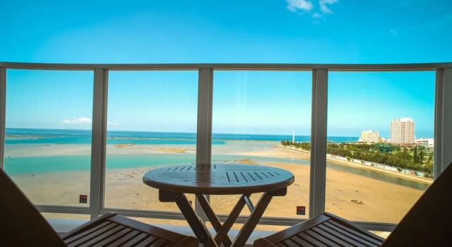 Двухместный номер Deluxe с балконом и с видом на океан Beach Front Tower Mihama by DSH
