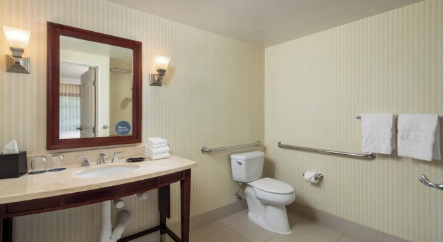 Четырёхместный номер Standard Hotel Solea, Autograph Collection