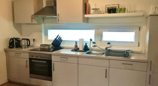 Апартаменты 2 BR apartment next to metro U1, Free Parking
