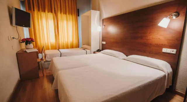 Трёхместный номер Standard Hotel Embajador