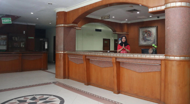 OYO 742 Mona Plaza Hotel, Rezerwuj Hotel Pekanbaru Sumatra
